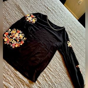 💐 GORGEOUS BOUTIQUE EMBROIDERED BLOUSE 💐